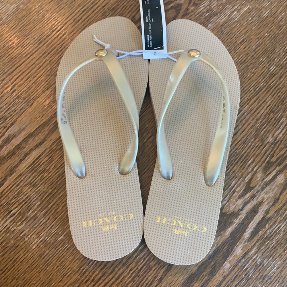 New with tags size 6 Coach flip flops.
